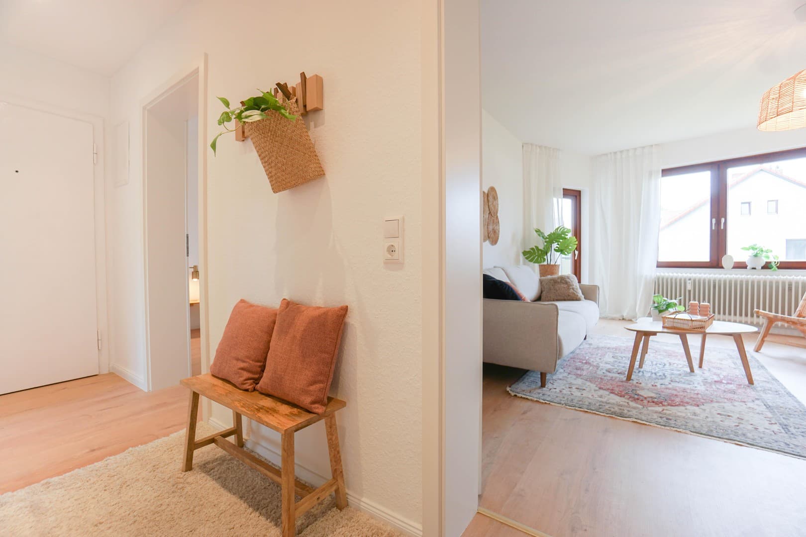 SCHWACHHAUSEN: Helle 3-Zimmer Wohnung mit großem Balkon