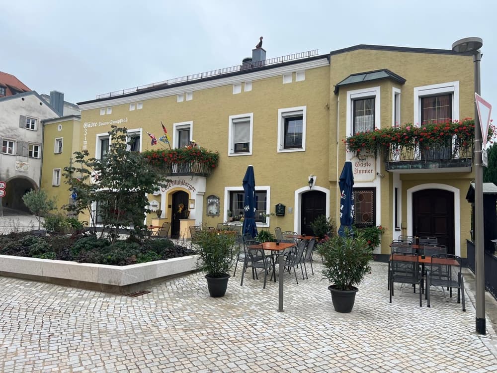 Hotel-Gasthof-Cafe, bestens eingeführt in zentraler Lage