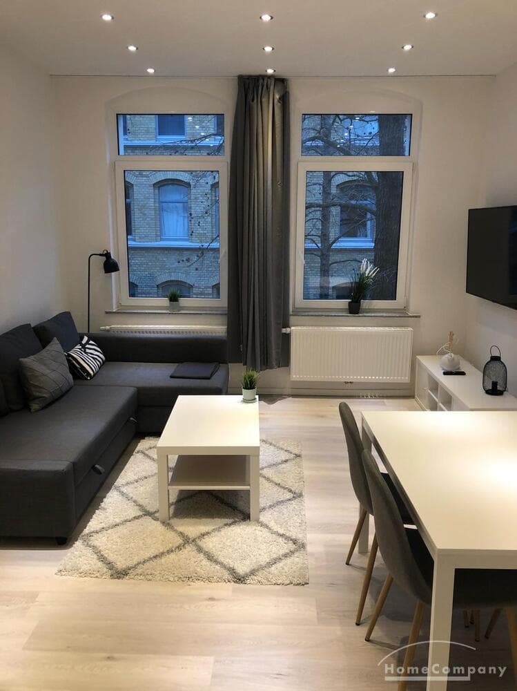 Moderne, schöne 2 Zi.Whg., möbliert, mit Balkon im Westlichen Ringgebiet.