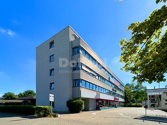 Büros an der B1 mit vielen Stellplätzen