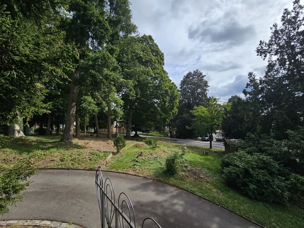 Schöne Grundstücke sind selten geworden: Bauplatz, 900 m² im Park mit altem Baumbestand - zugreifen!