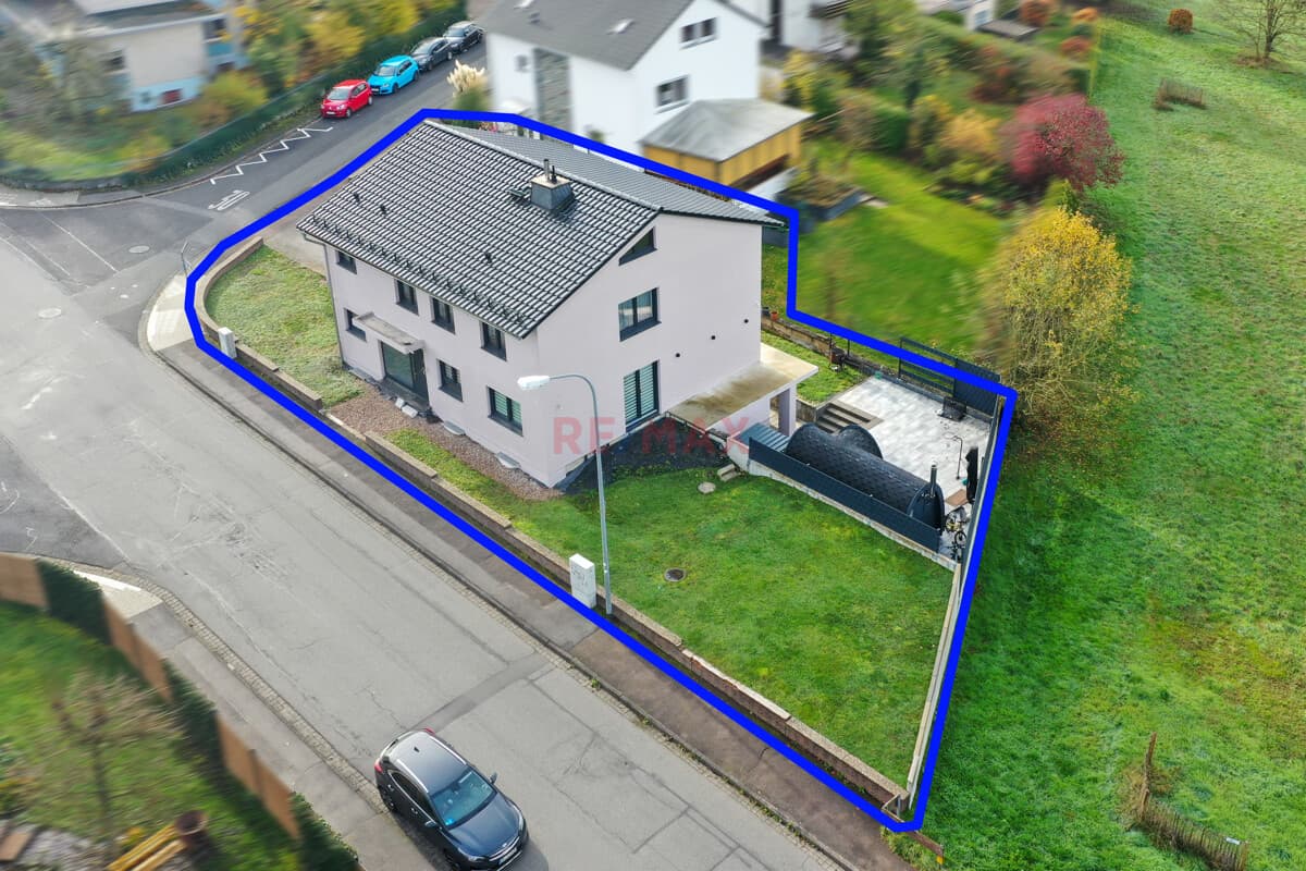 Einzugsbereit! Vollsanierte Villa mit viel Platz für die ganze Familie!