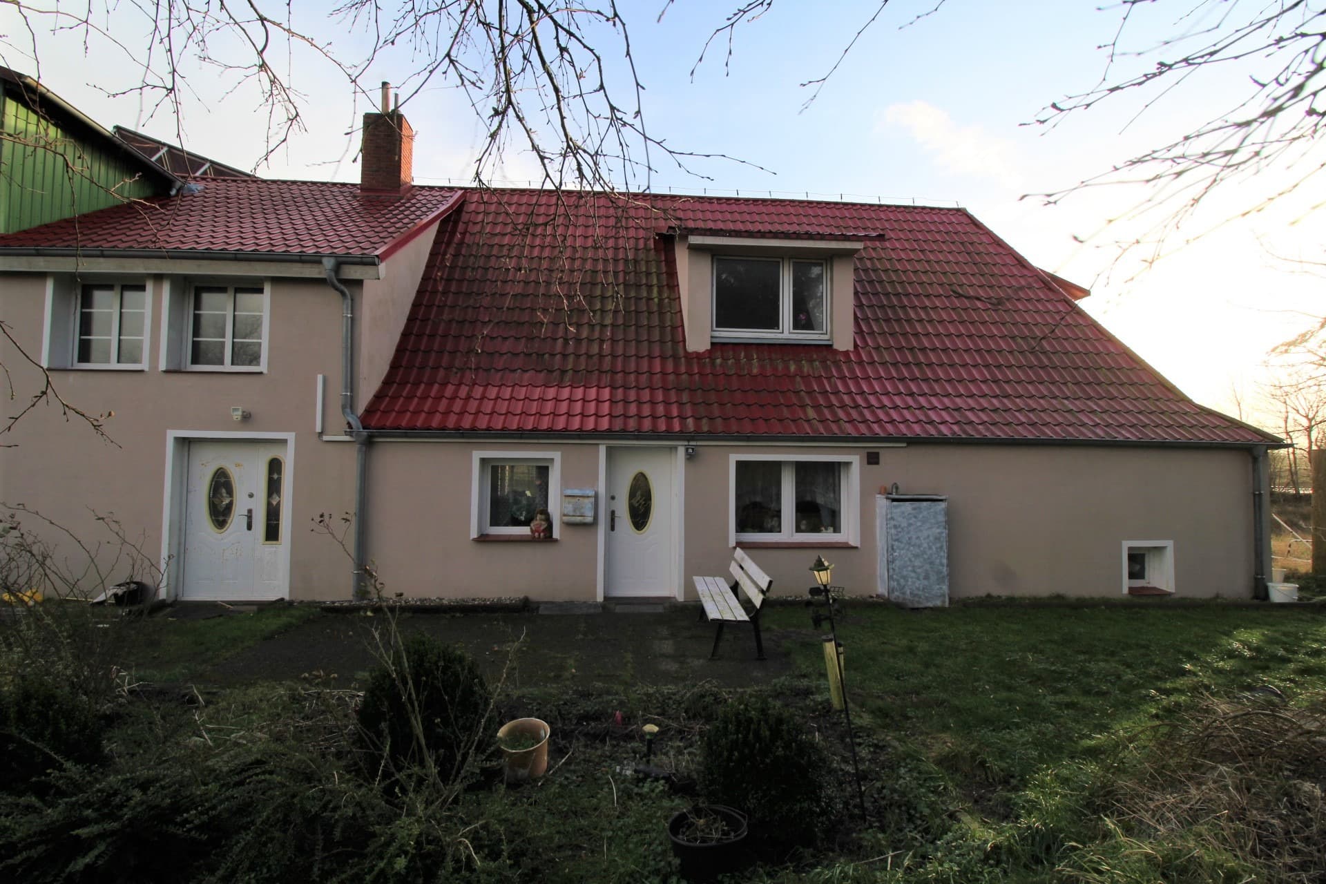 Resthof mit 2 Wohnungen in Alleinlage