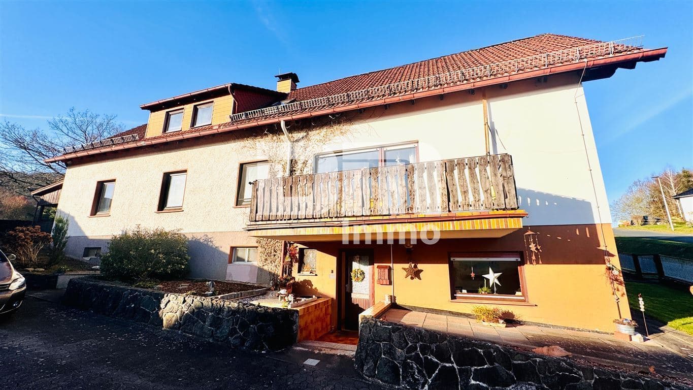 Ein-bis Zweifamilienhaus mit Anbauten auf 1.250 m² Traumgrundstück mit Panoramablick