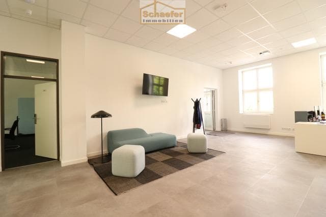 Modernisierte Büro- oder Praxisräume in historischem Gebäude in der Innenstadt