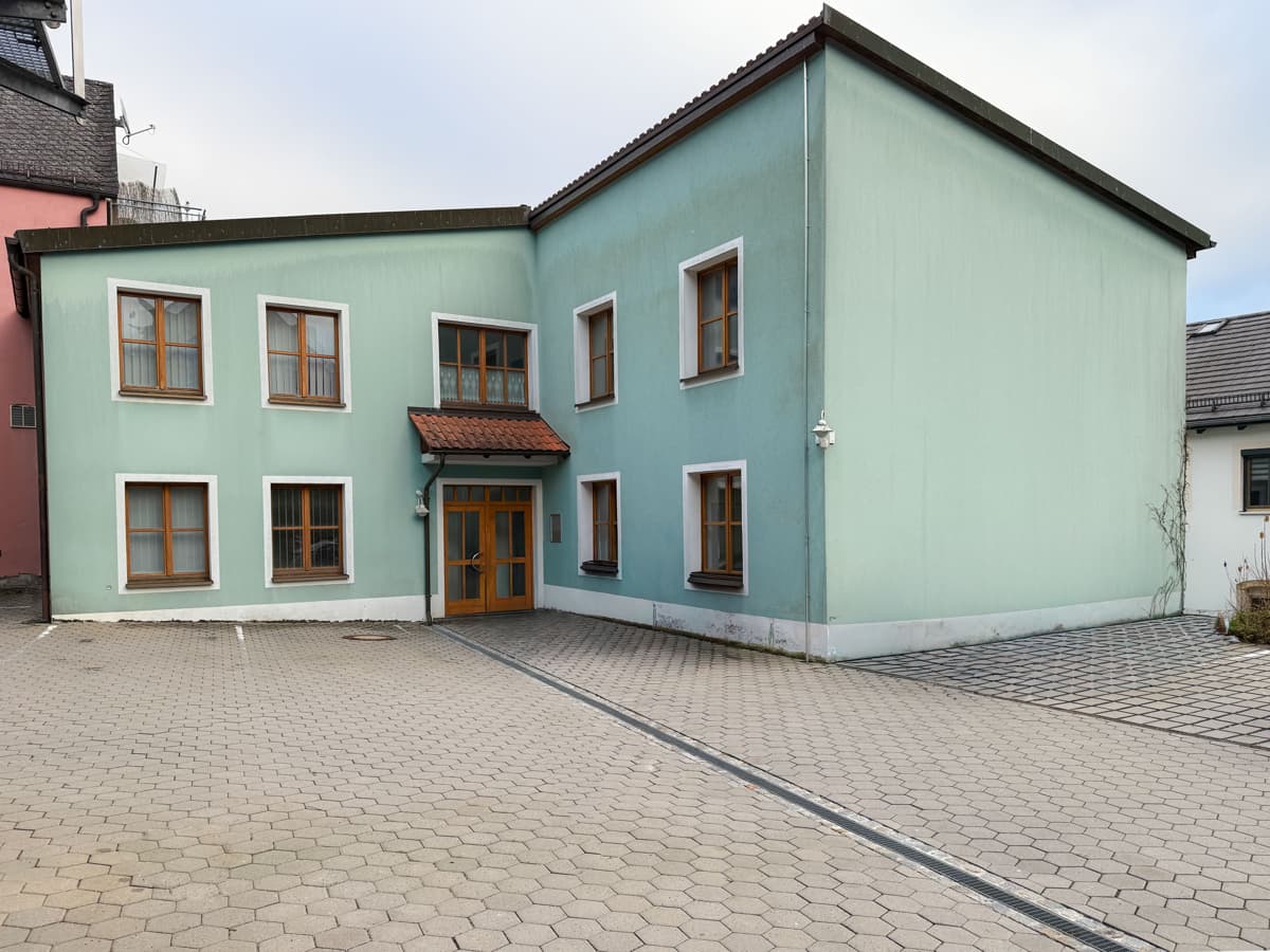 Büro- / Praxisfläche mit 174 m² in ruhiger Lage am Stadtberg in Eschenbach zu vermieten!