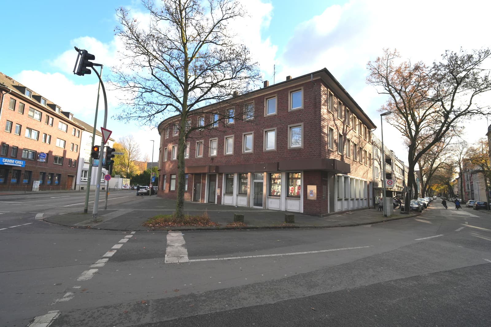 Ihre große Büro/Praxisfläche in exponierter Lage von Mittel-Meiderich von 100 m² bis zu 485m²