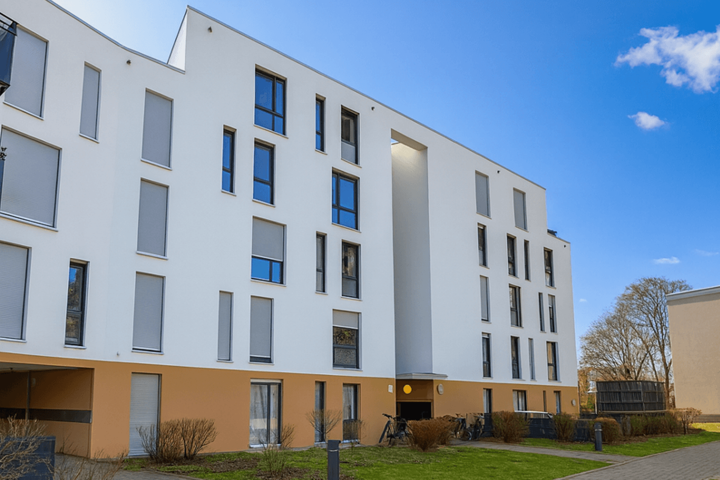 Moderne 4-Zimmer-Wohnung mit Balkon & Stellplätzen – solide vermietet!
