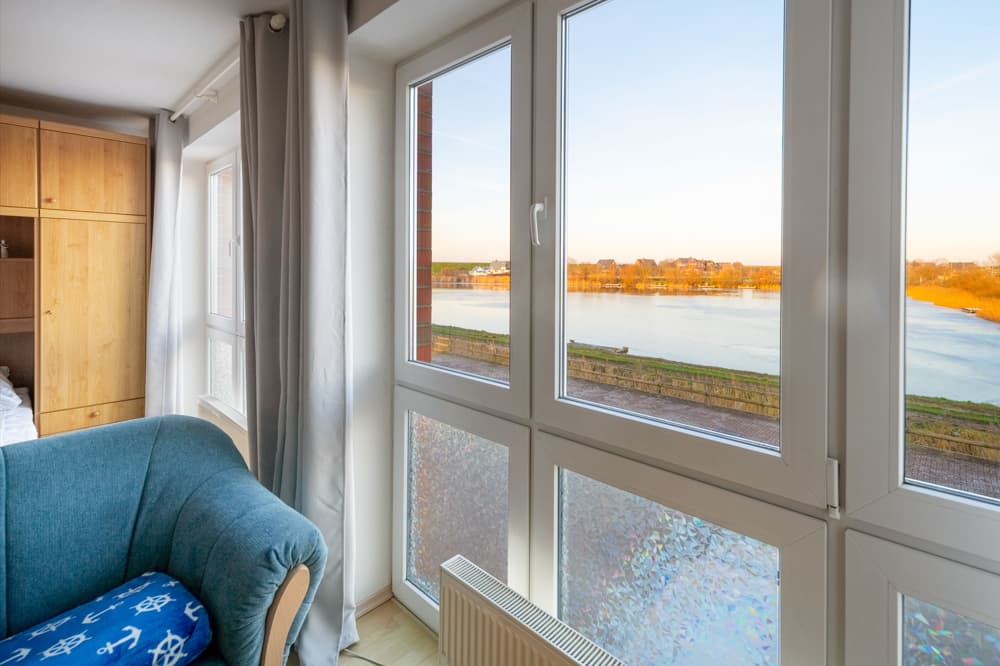 Deichblick und Forellensee-Panorama: renoviertes 1-Zimmer-Apartment auf Nordstrand.