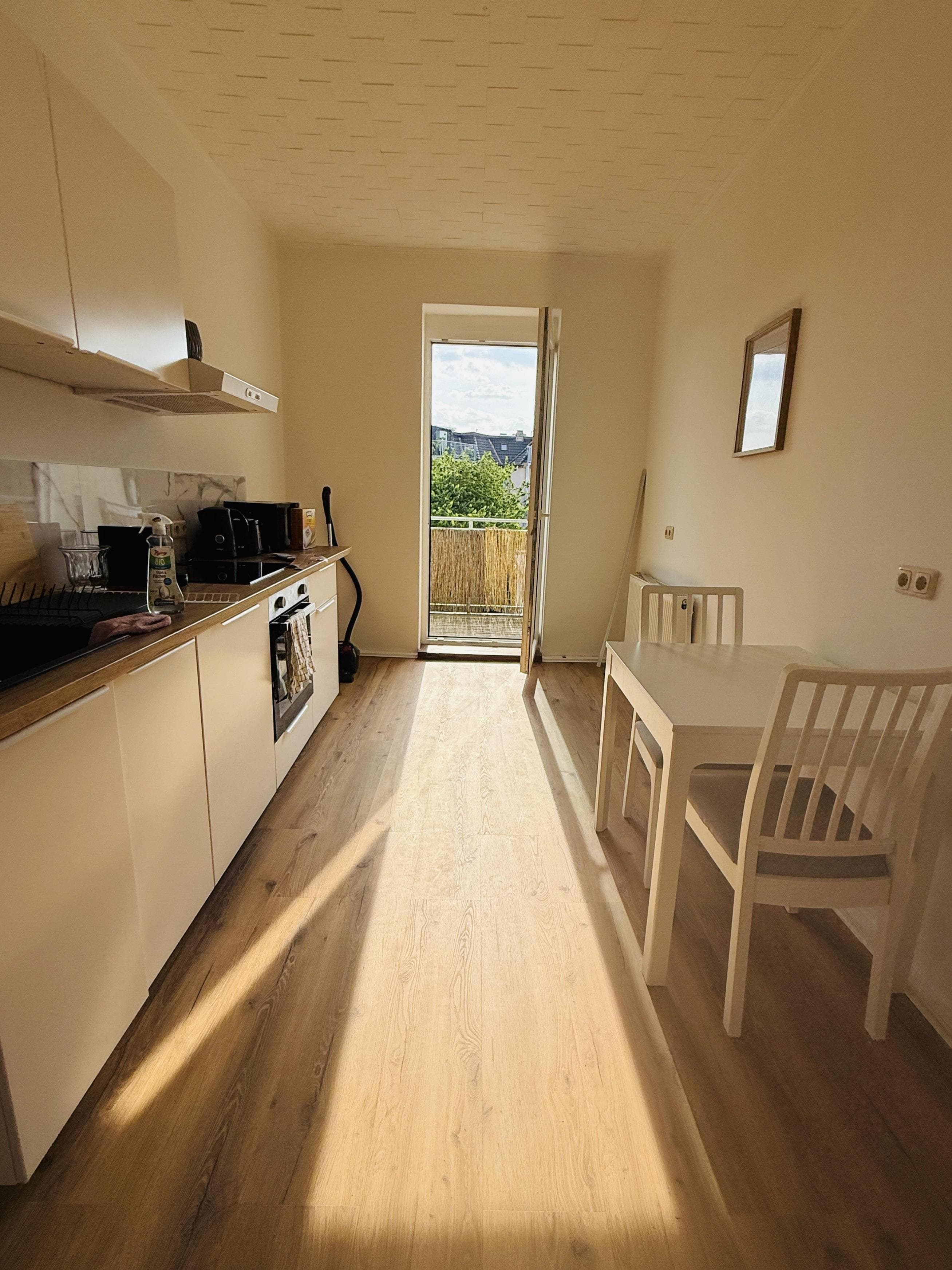 Hochwertig sanierte 2-Zimmer-Wohnung (teil/möbliert) mit großem Sonnenbalkon in Leipzig-Holzhausen