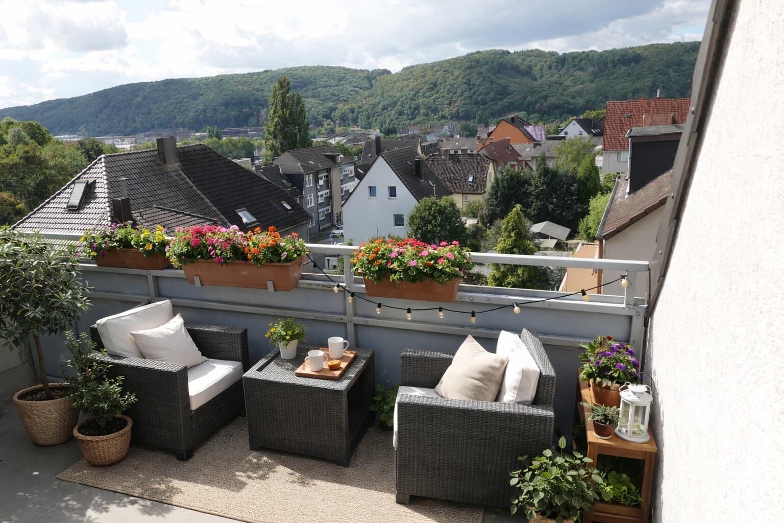 VIER LOGGIEN - Sonne von früh bis spät! Ca. 96 m² 4- Zimmer-Dachgeschosswohnung in HA-Boelerheide