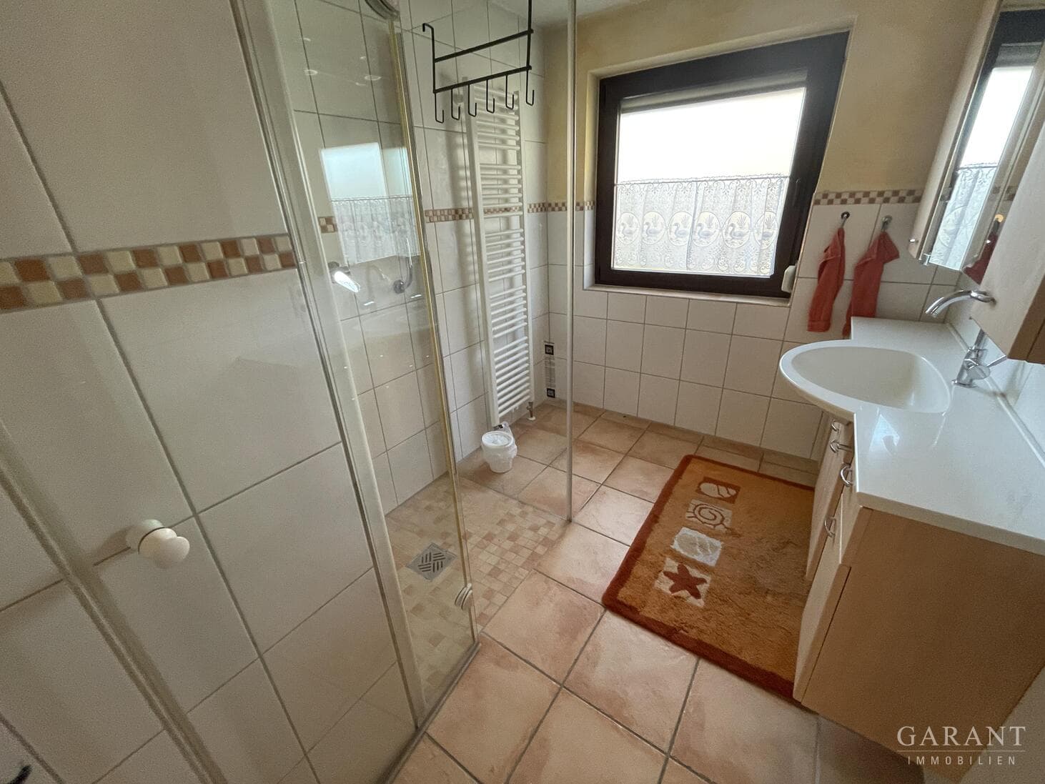 "Ca. 116 qm Wohnung im 2-Familienhaus mit Garten, Garage und separatem Eingang"