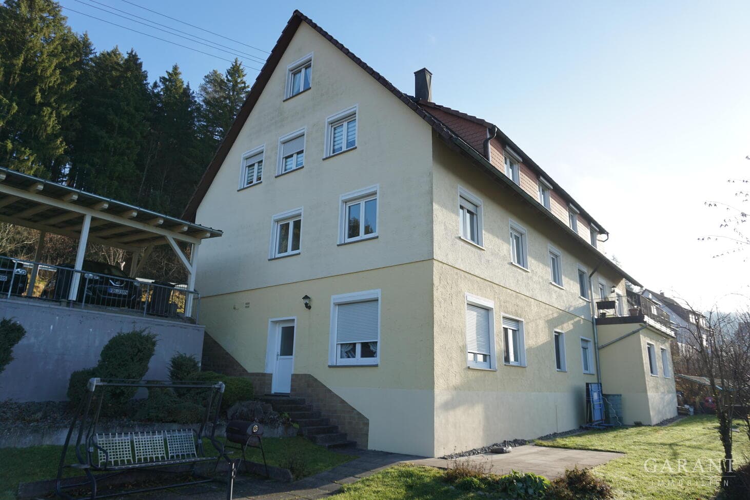 Gepflegtes Mehrfamilienhaus in Lossburg-Betzweiler