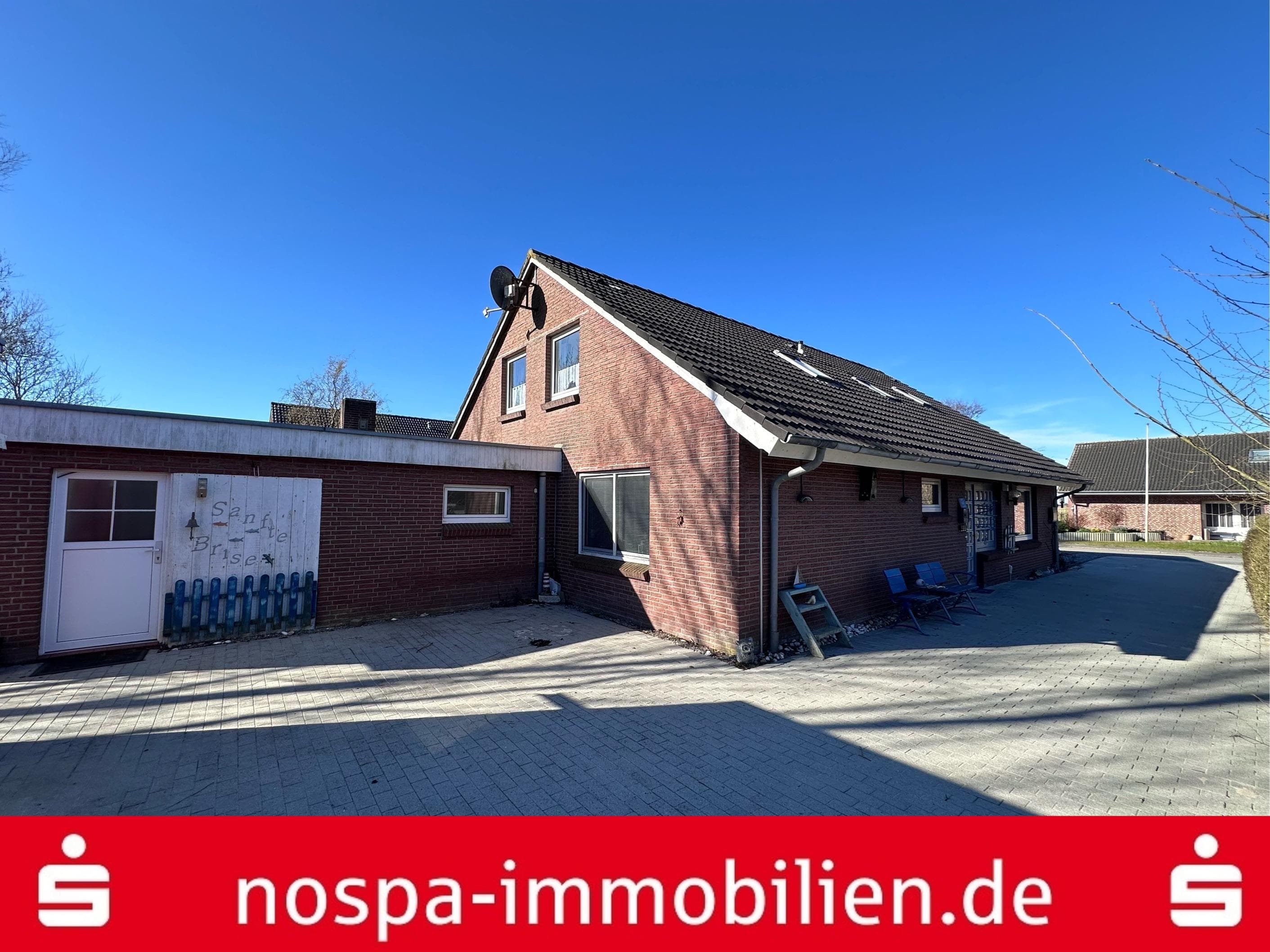 Mehrfamilienhaus bei Dagebüll - 3 Wohneinheiten unter einem Dach vereint mit großer Doppelgarage.