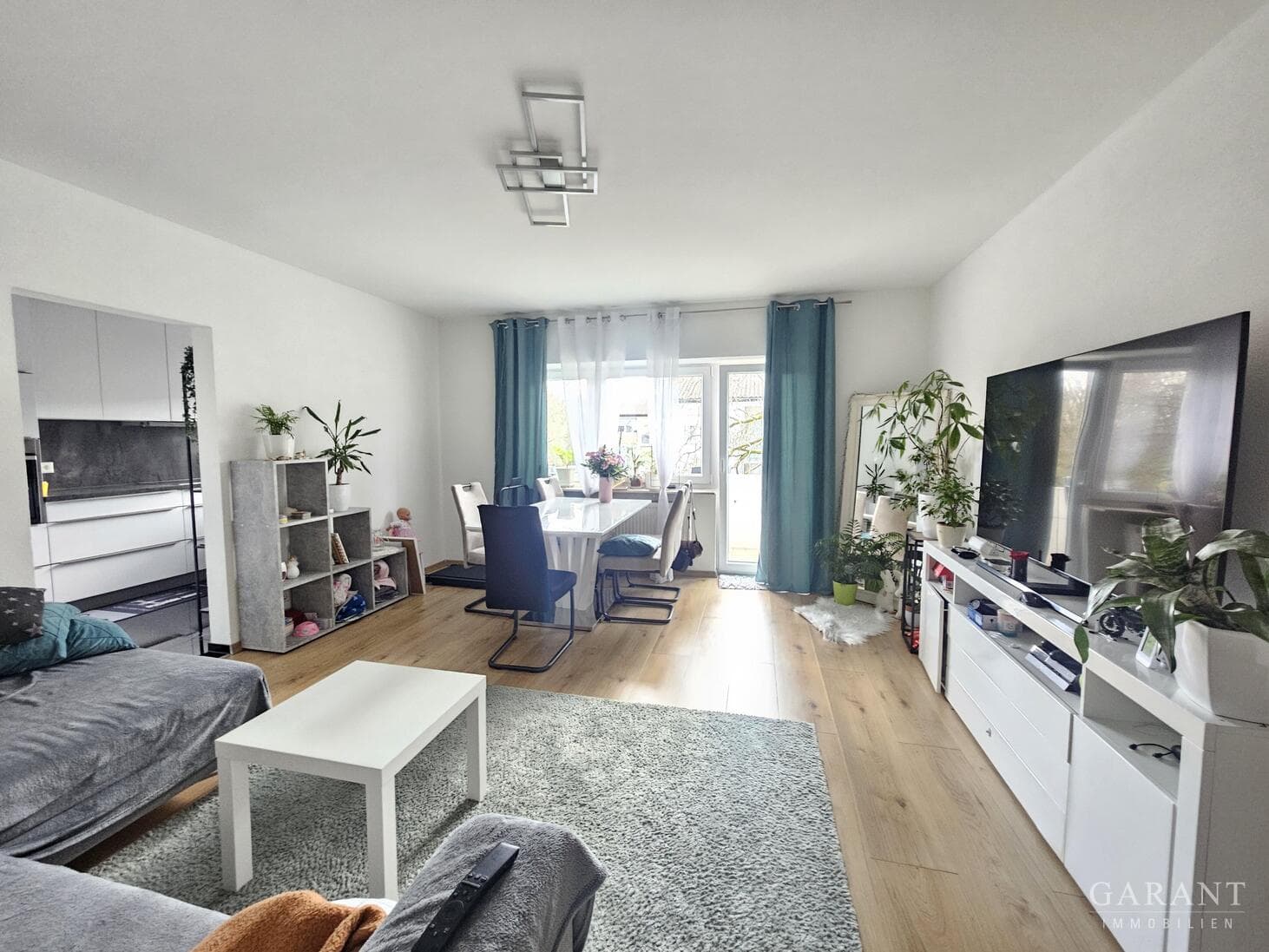 !! Top renoviert !! Schicke 2-Zimmer-Wohnung mit Charme !!