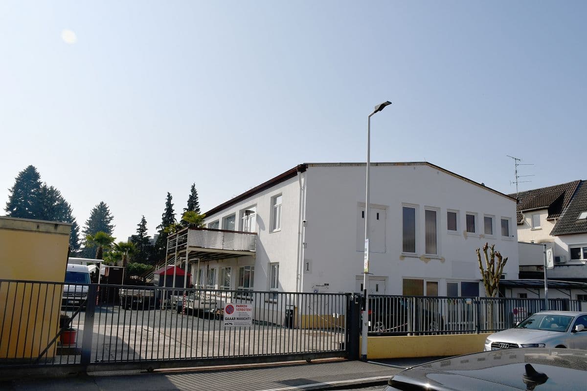 Attraktives 1.344 m² großes Grundstück/Abriss mit vielseitig nutzbarer Bebauung