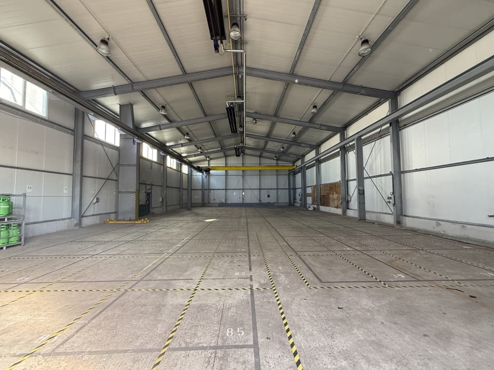 Industriehalle im Gewerbegebiet Husumer Außenhafen!