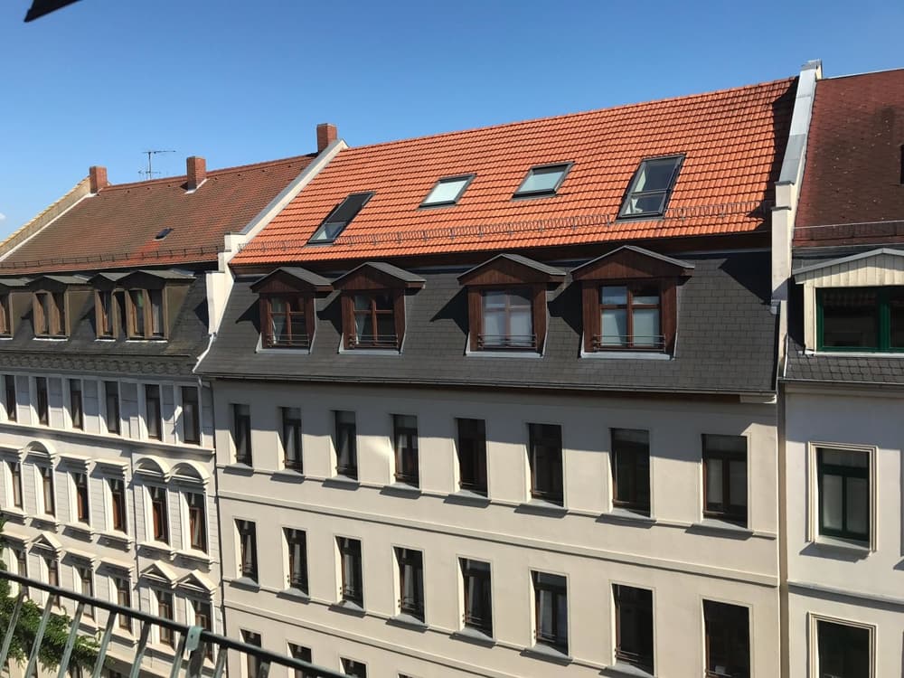 ROLLSTUHLFAHRER AUFGEPASST! SCHICKE KOMPLETT RENOVIERTE 2-RWG M. GR. TAGESLICHTBAD U. TREPPENLIFT