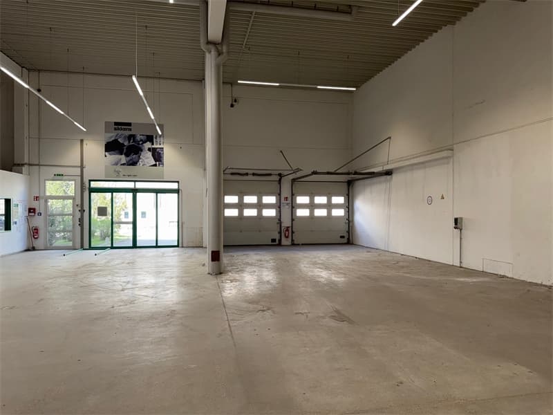 Halle mit zwei Rampen in Babelsberg zu mieten