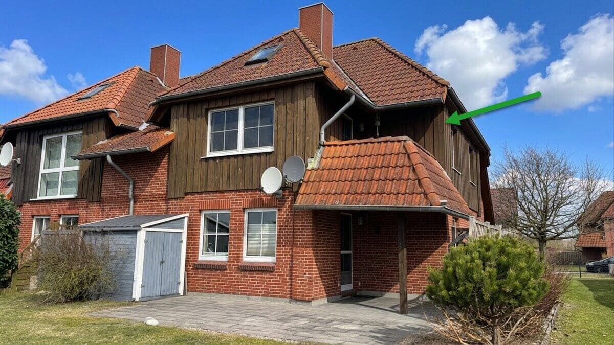 Feriengäste willkommen – stilvolle Maisonette in Feldrandlage mit sonniger Loggia