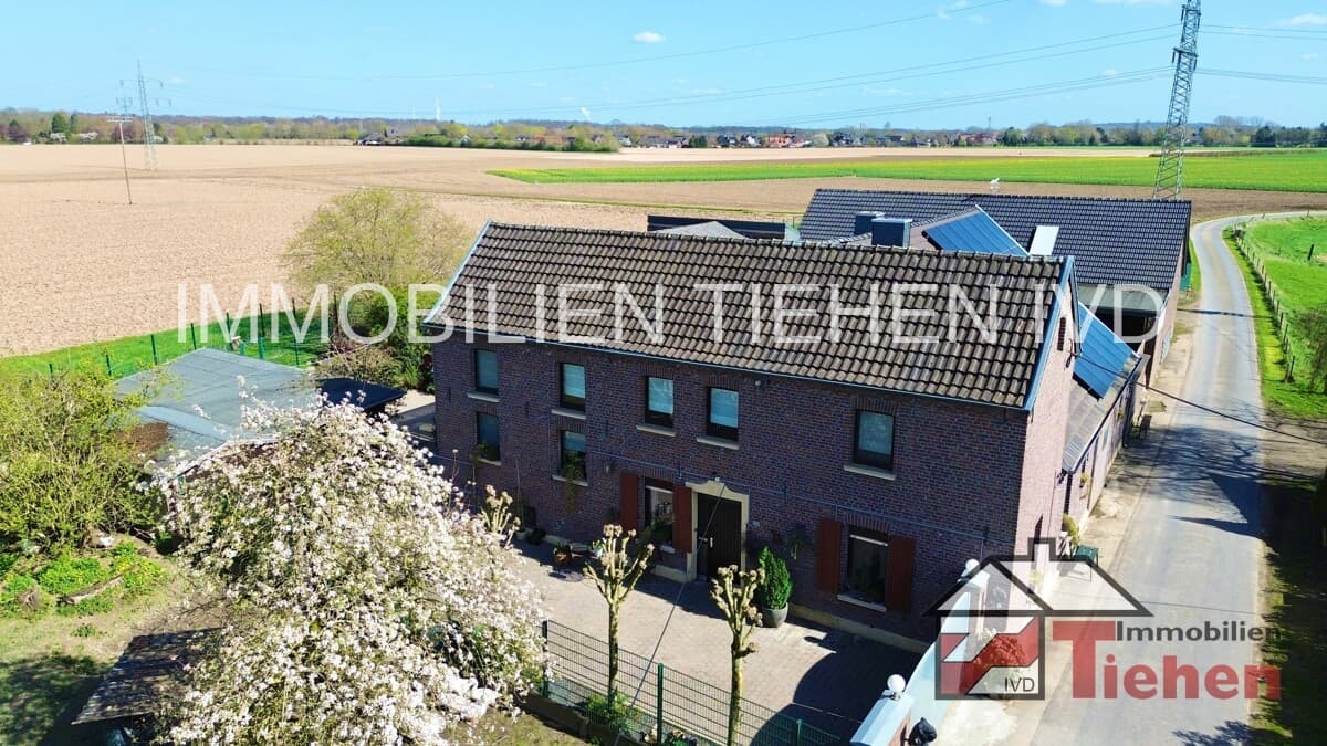 FÜR PFERDELIEBHABER – Resthof mit Reitplatz, Bewegungshalle u. 7 Pferdeboxen PROVISIONSFREI!