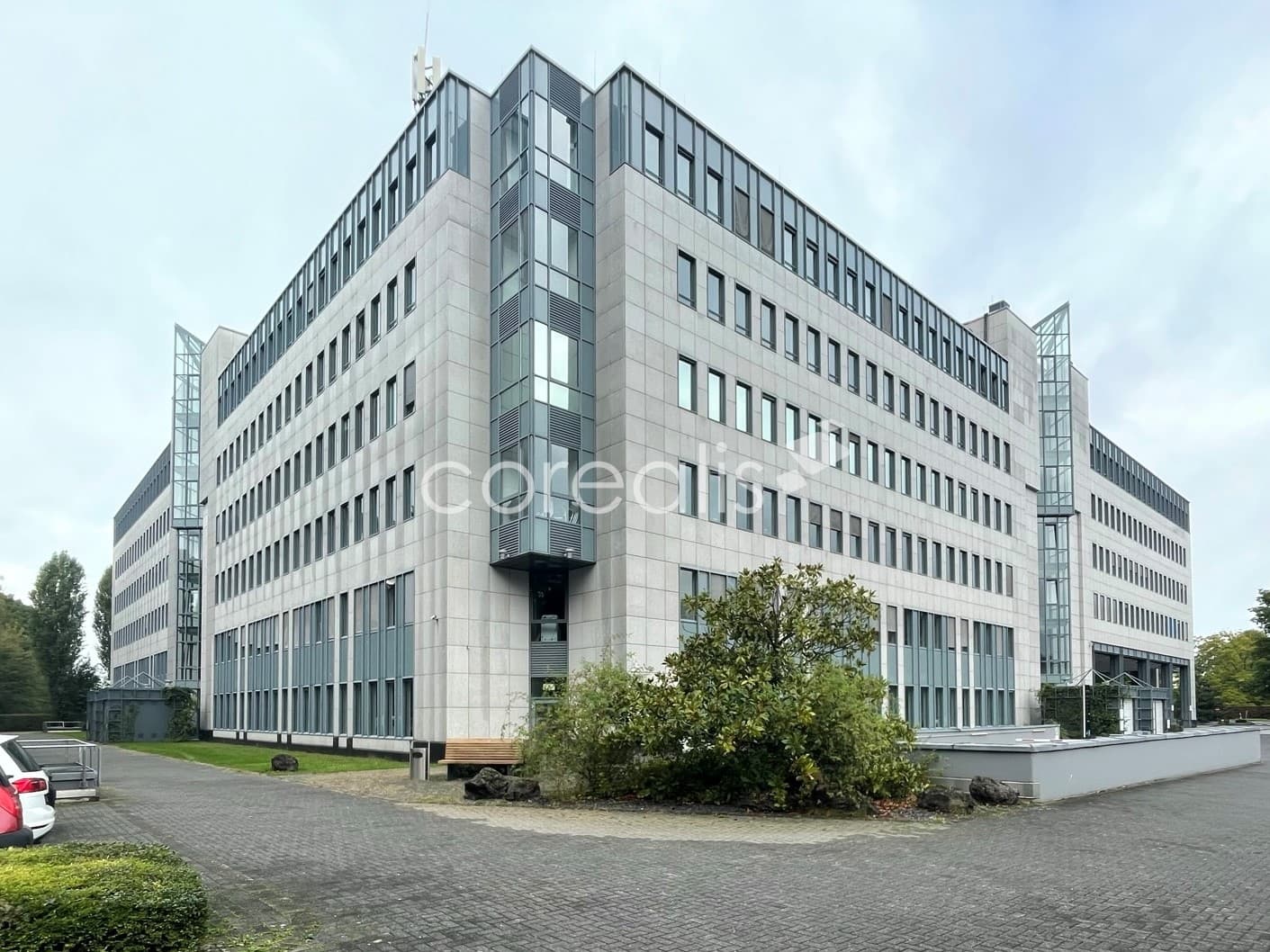 Repräsentative Büroflächen in Tiefenbroich provisionsfrei zur Miete. Mit einer Kantine im Haus!