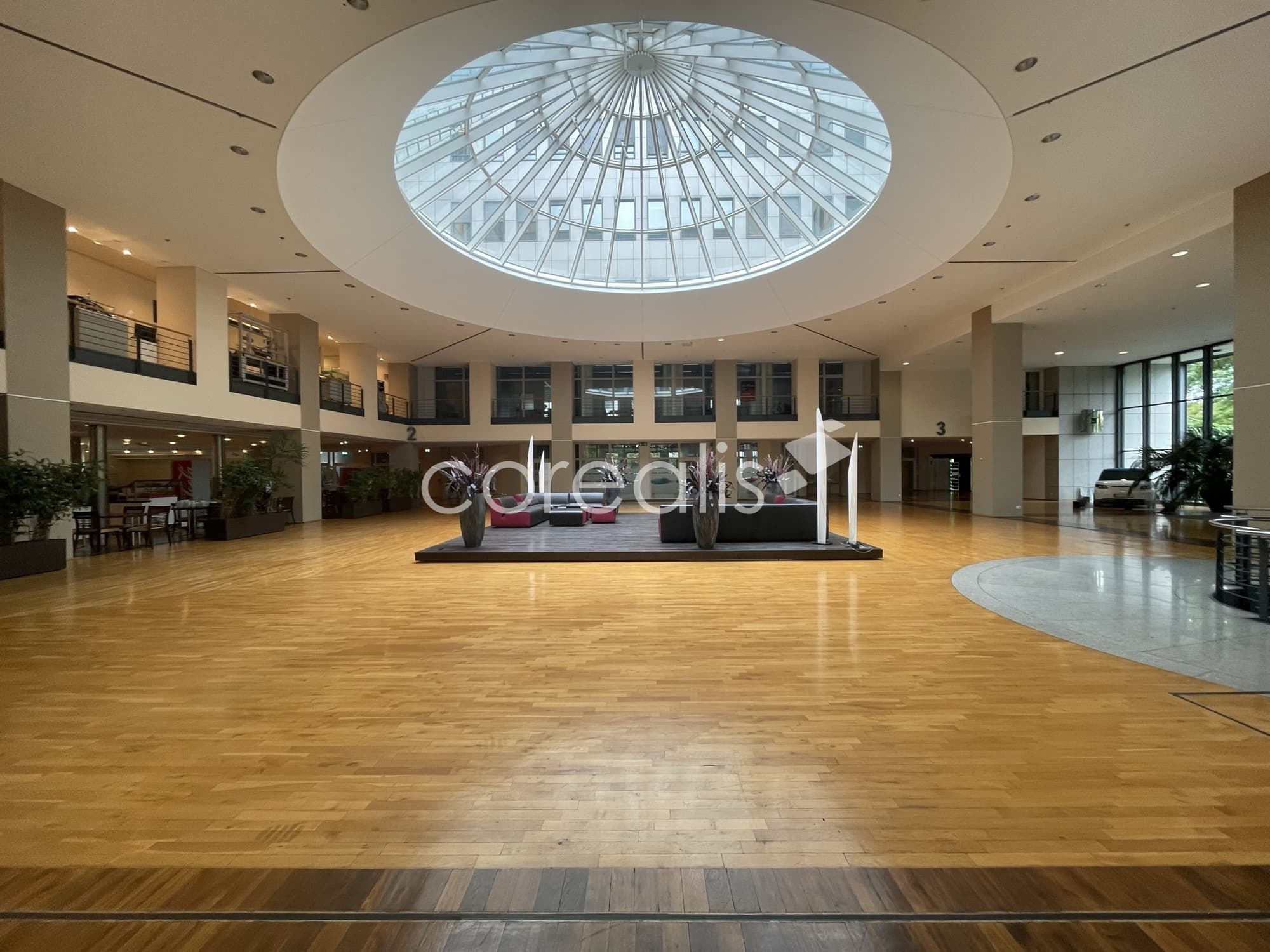 Repräsentative Büroflächen in Tiefenbroich provisionsfrei zur Miete. Mit einer Kantine im Haus!