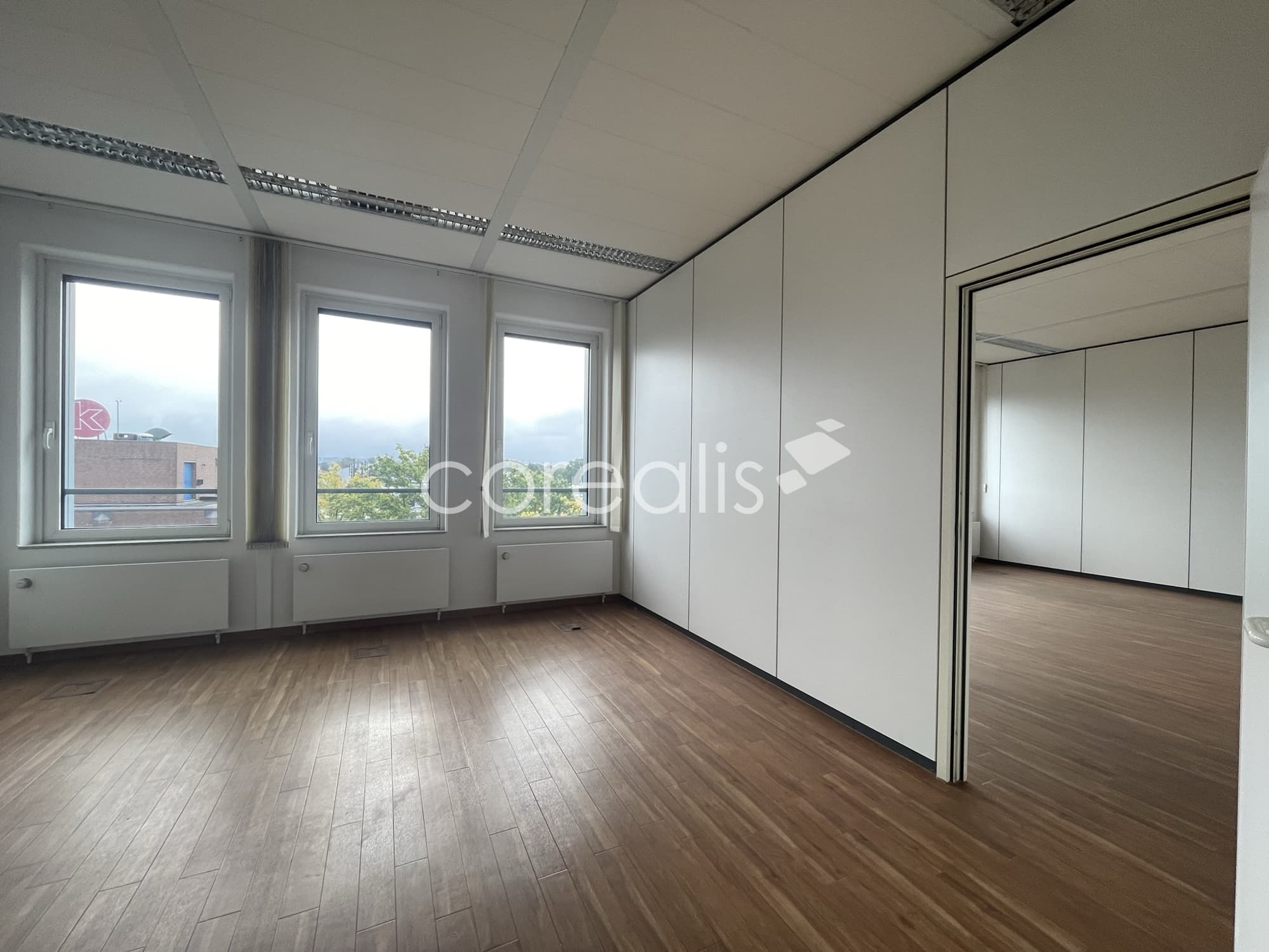 Repräsentative Büroflächen in Tiefenbroich provisionsfrei zur Miete. Mit einer Kantine im Haus!