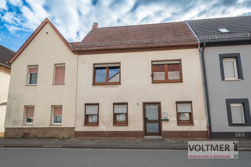 EINGEREIHT - vermietetes Einfamilienhaus mit kleinem Garten in Einöd!