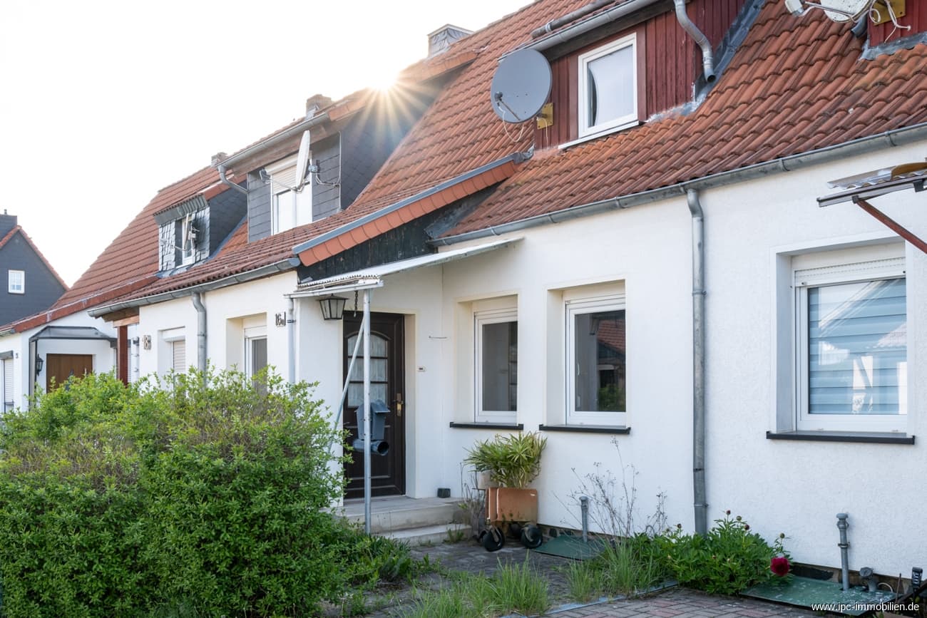 Für Handwerker - Charmantes Reihenhaus zum selbst renovieren sucht nette Mieter.