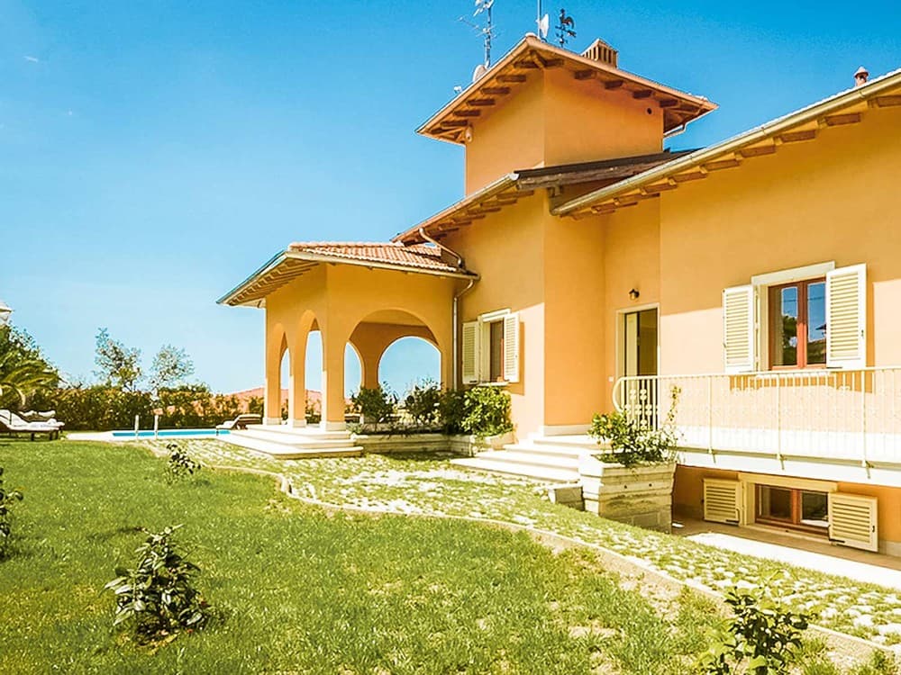 Luxuriöse Villa im Herzen der Hügel von Lucca, Toskana