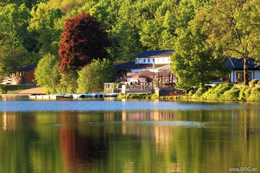 Einzigartiges Freizeitareal in Wasserlage: Gastronomie, Camping und Steganlagen