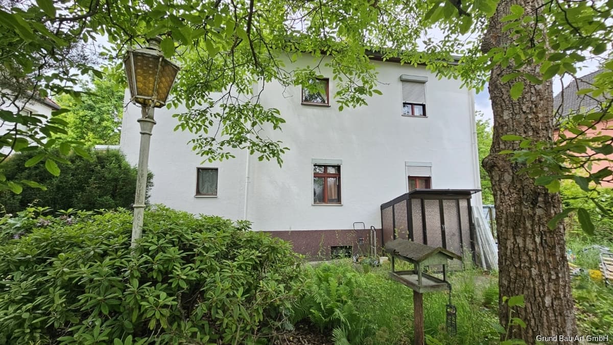 Gut geschnittenes, sanierungsbedürftiges Einfamilienhaus in ruhiger Lage & zusätzlichem Baupotenzial