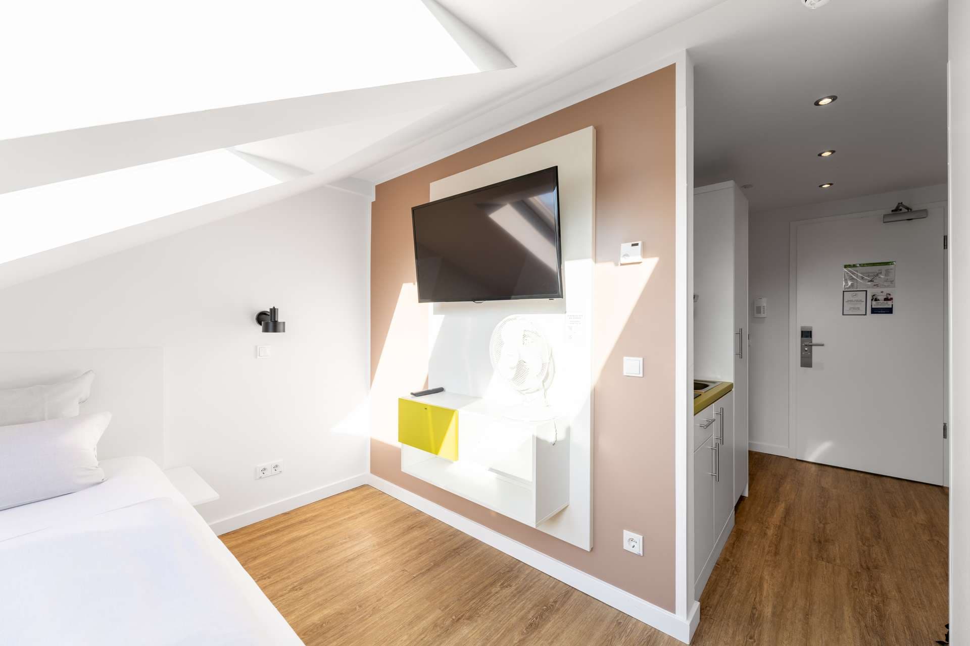HEGERICH: Stilvolles, modernes Apartment mit garantierten Mieteinnahmen am Golfplatz Fürth