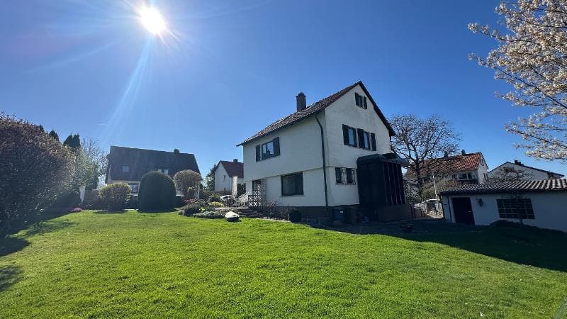 Wir suchen für wunderbar gelegenes Haus mit großem Garten in Aichschieß eine nette Familie oder ein Paar