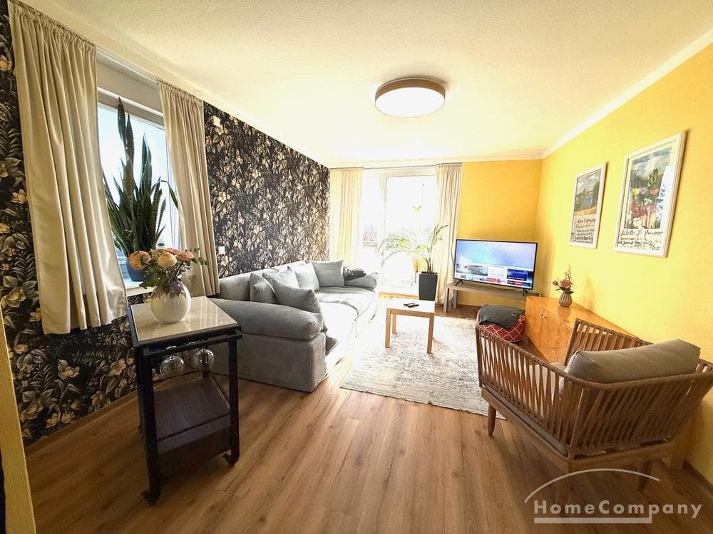 27806 HomeCompany Dresden Möbliert/Furnished 2,5-Zimmer-Wohnung mit Balkon und Terrasse in Dresden-Wachwitz max. 2 Personen