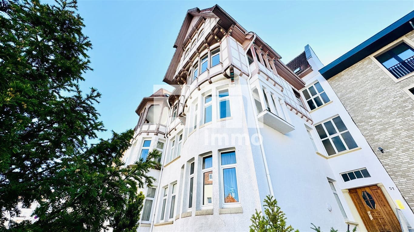 Hochwertige 5-Zi Wohnung in Traumlage mit Balkon in gepflegter Jugendstil-Villa + Panoramablick