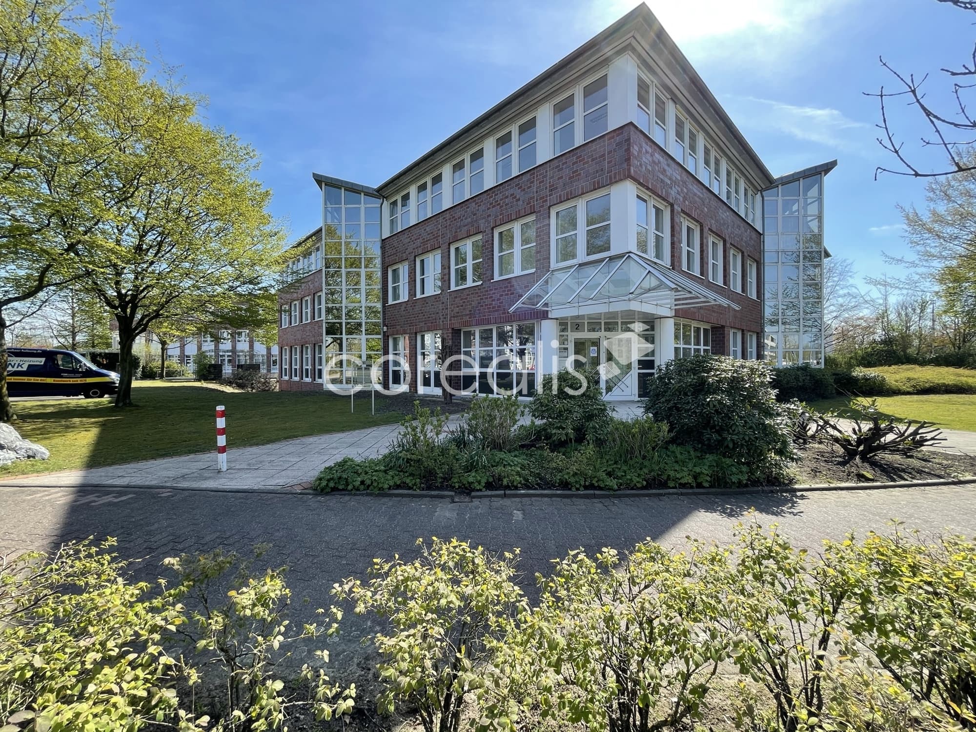 Schöne Büro- & großzügige Hallenflächen in Meerbusch provisionsfrei zur Miete