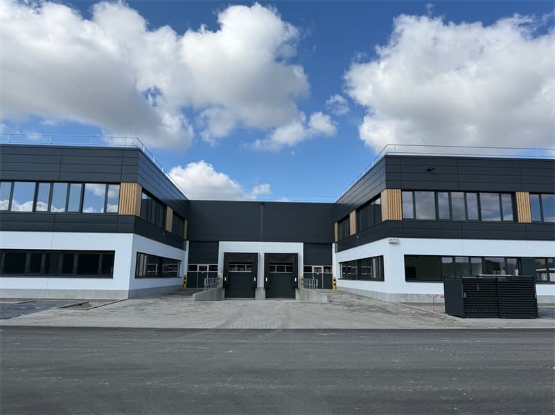Neu Erbaute Halle Nähe Flughafen Schönefeld zu mieten
