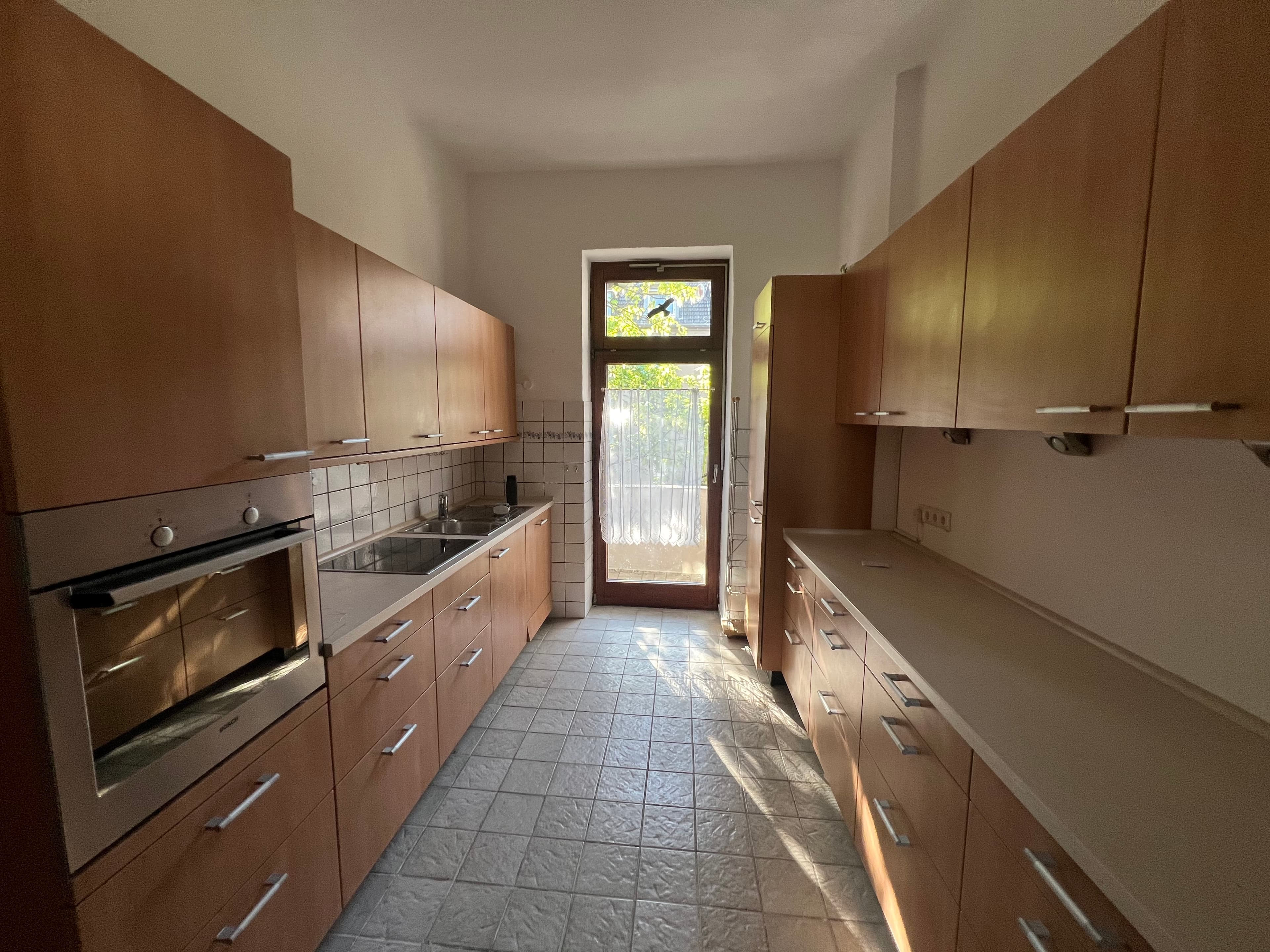 Großzügige 3,5-Raum Wohnung mit Einbauküche und Balkon in Duisburg-Dellviertel