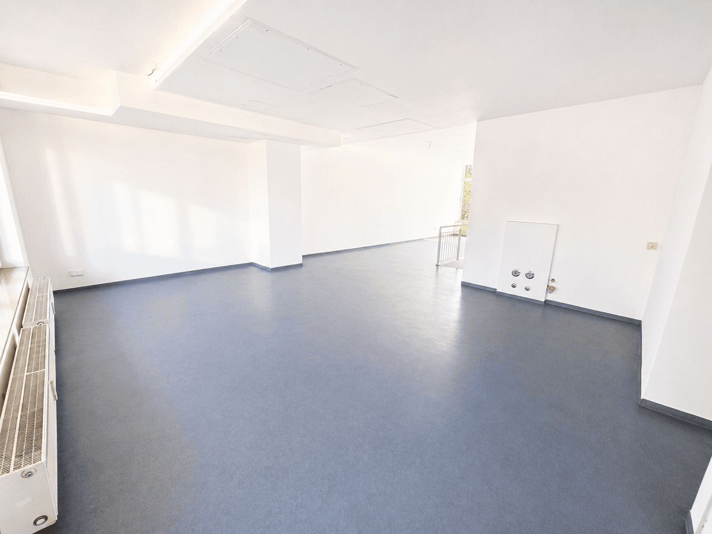 Attraktive Gewerbefläche mit großen Fensterfronten und Kellerflächen
