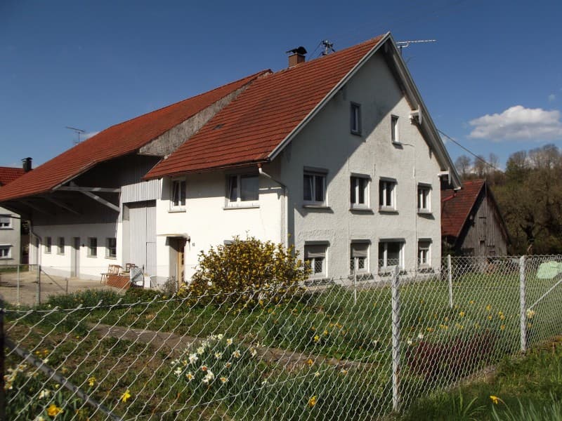 Bauernhof mit Nebengebäude