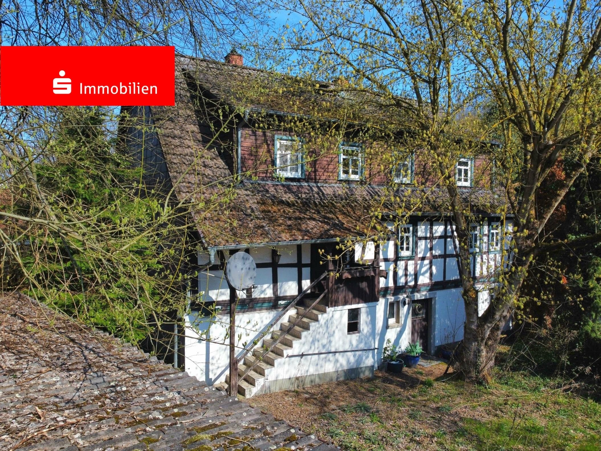Historische, denkmalgeschützte Mühle mit Sanierungsbedarf auf großem Grundstück