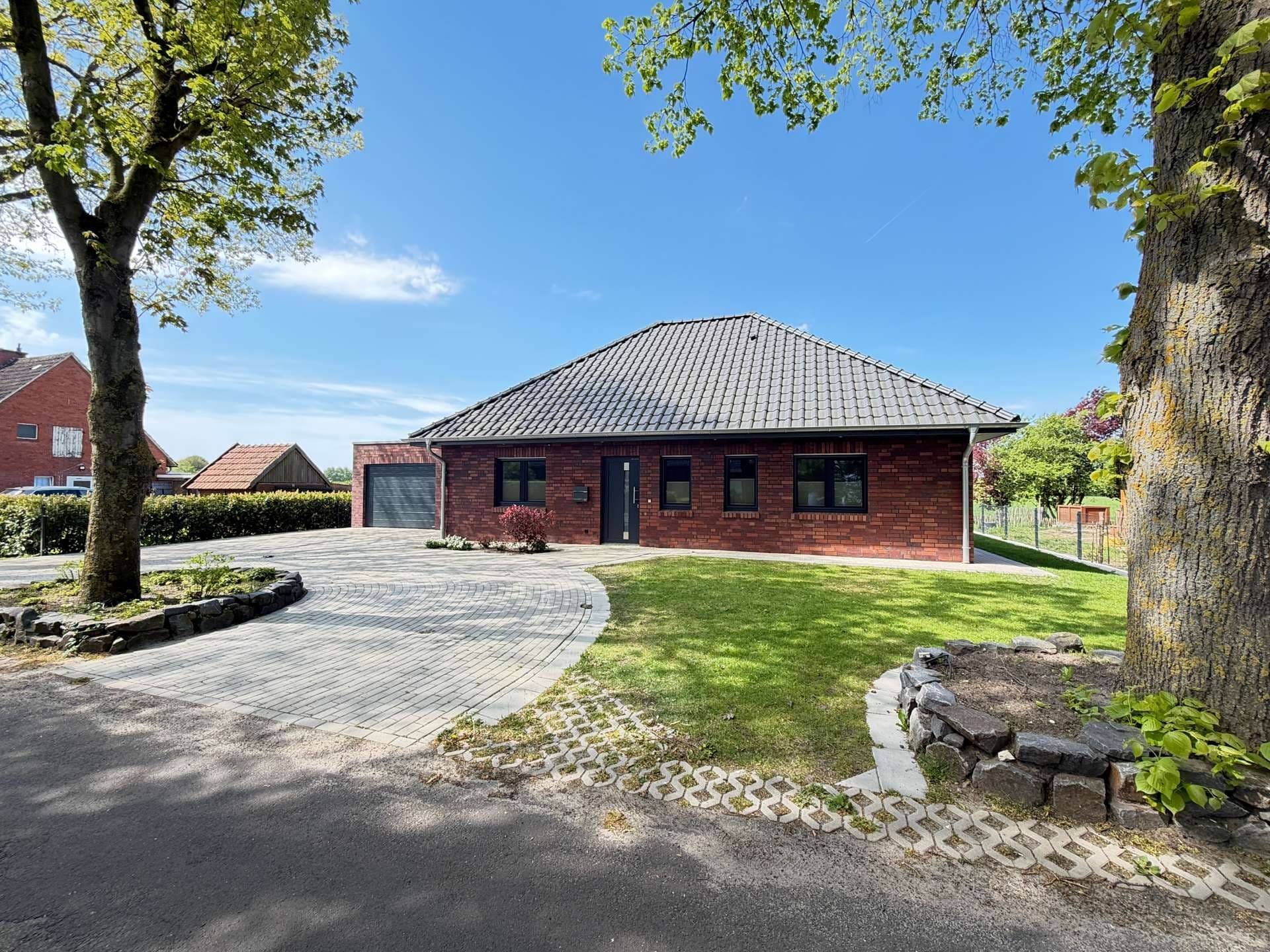 Provisionsfrei für Käufer: Exklusiver Winkelwalmdachbungalow in Naturlage!