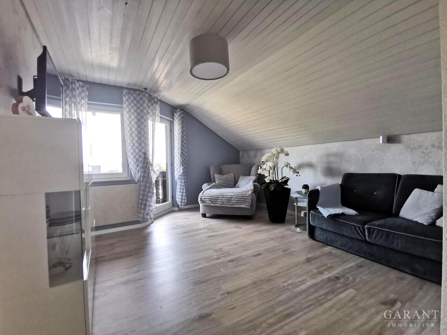 Traumhafte 2-Zimmer-Wohnung mit großem Balkon und atemberaubender Fernsicht in Agenbach