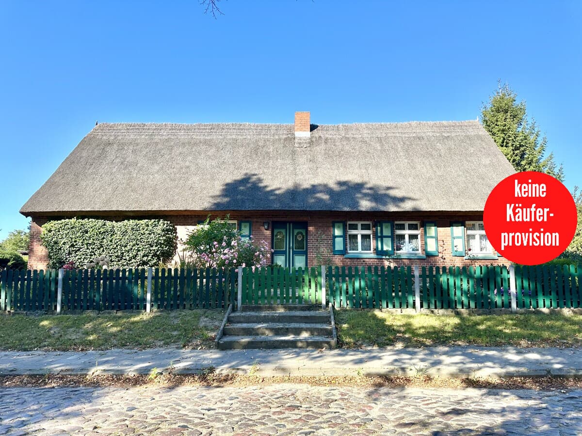 HORN IMMOBILIEN ++ RESERVIERT! charmantes Reetdachhaus mit Nebengebäude und schönem Grundstück