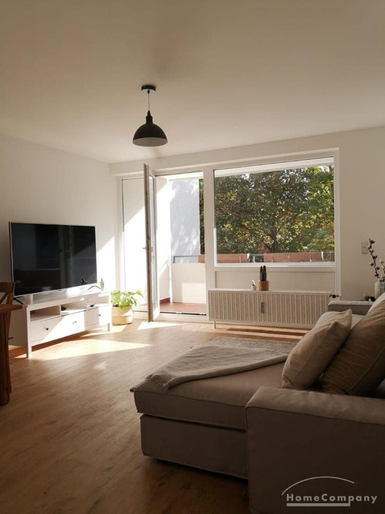 2 Zi. Whg. möbliert, mit Balkon.
