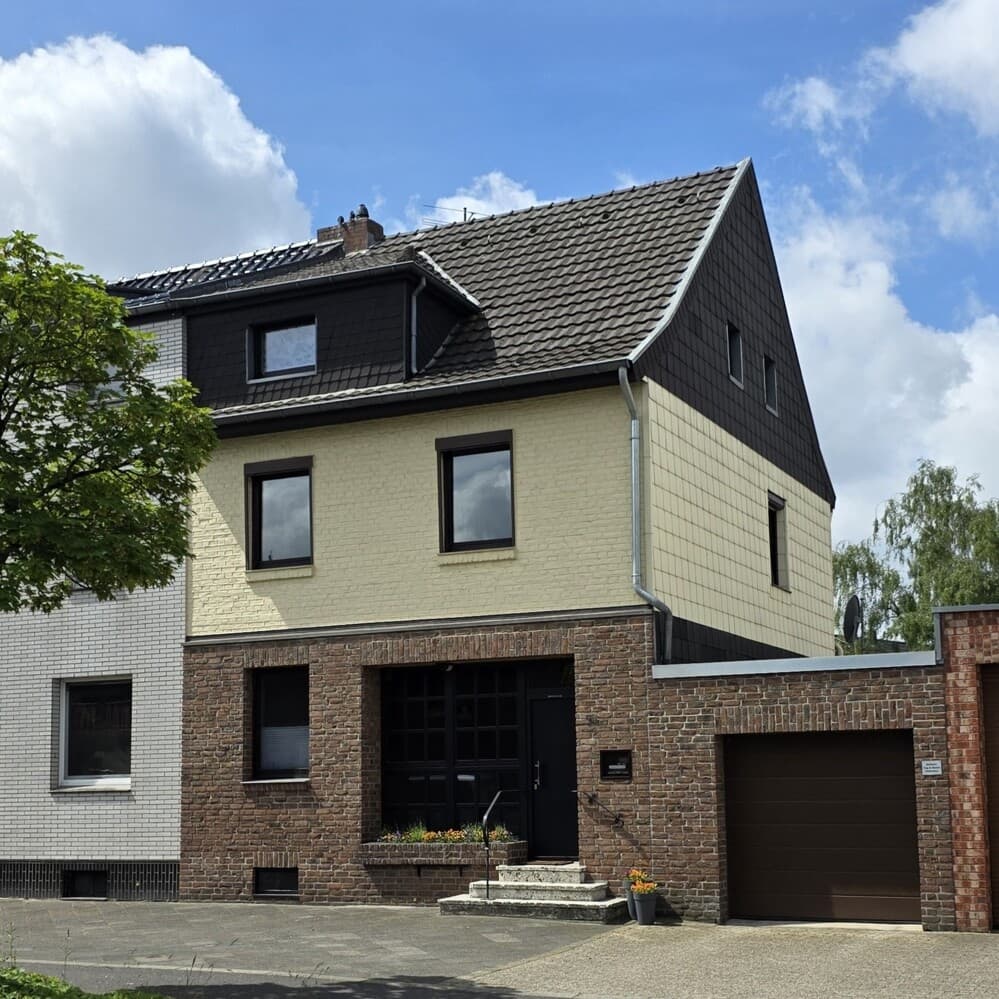 Geräumiges Einfamilienhaus mit Anbau, Wintergarten und Garage in Viersen - Dülken