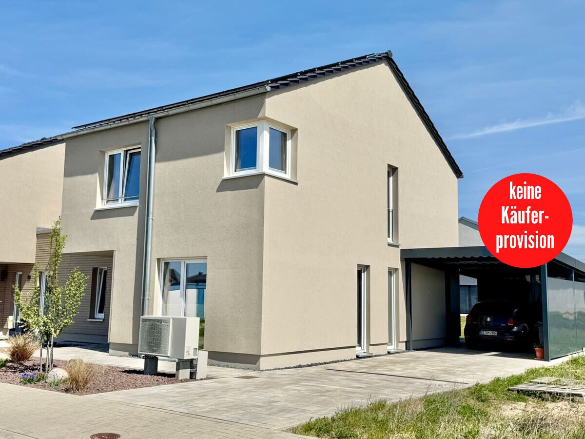 HORN IMMOBILIEN ++ Neuwertiges Einfamilienhaus in Neubrandenburg Obodritenstraße, EBK + Carport
