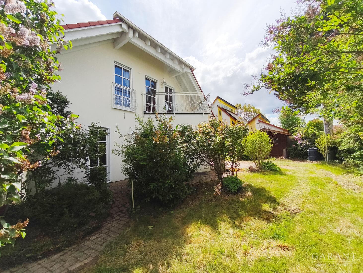 Freistehendes Familienhaus mit 6 Zimmern, Süd-/Westgarten & Garage - sofort bezugsfrei